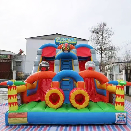 Inflatable bounce combo