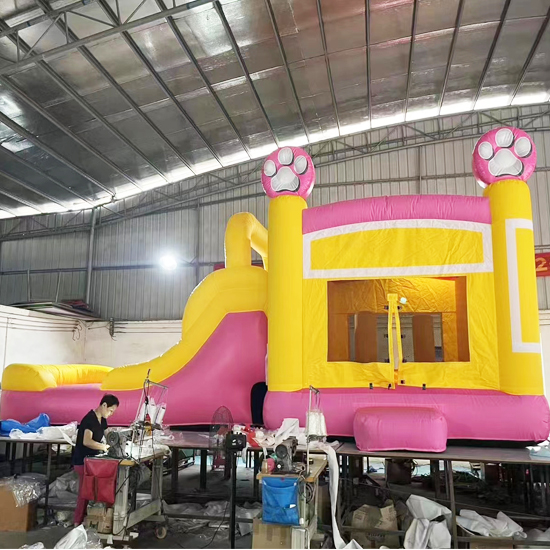 Inflatable bounce/jumper with slide